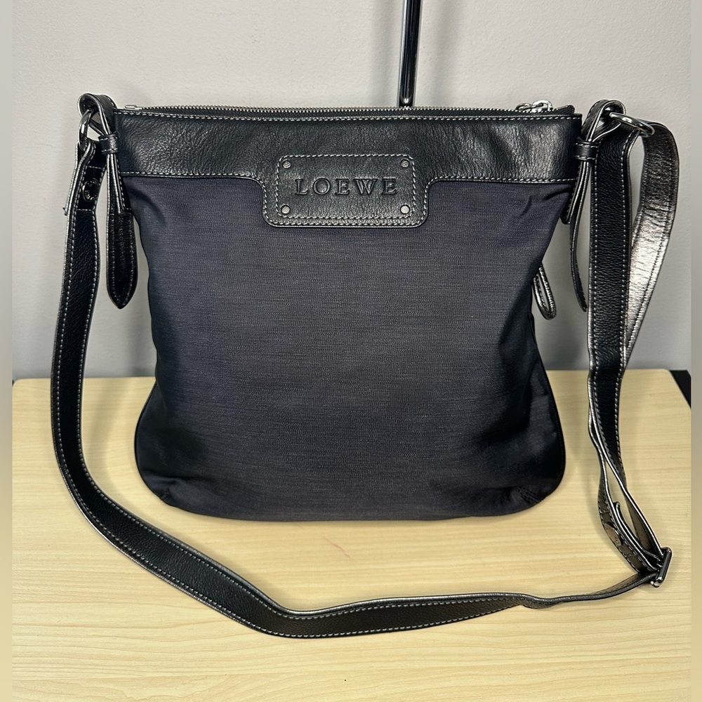 LOEWE CROSSBODY WITH COA - Picture 5 of 13